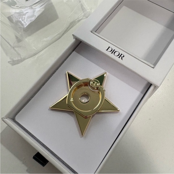 Dior Accessories - Dior gift Gold Star phone ring
